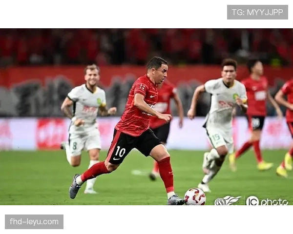 焦点战实时:山东泰山2-1反超成都蓉城,克雷桑点射建功 焦点战实时:山东泰山2-1反超成都蓉城,克雷桑点射建功